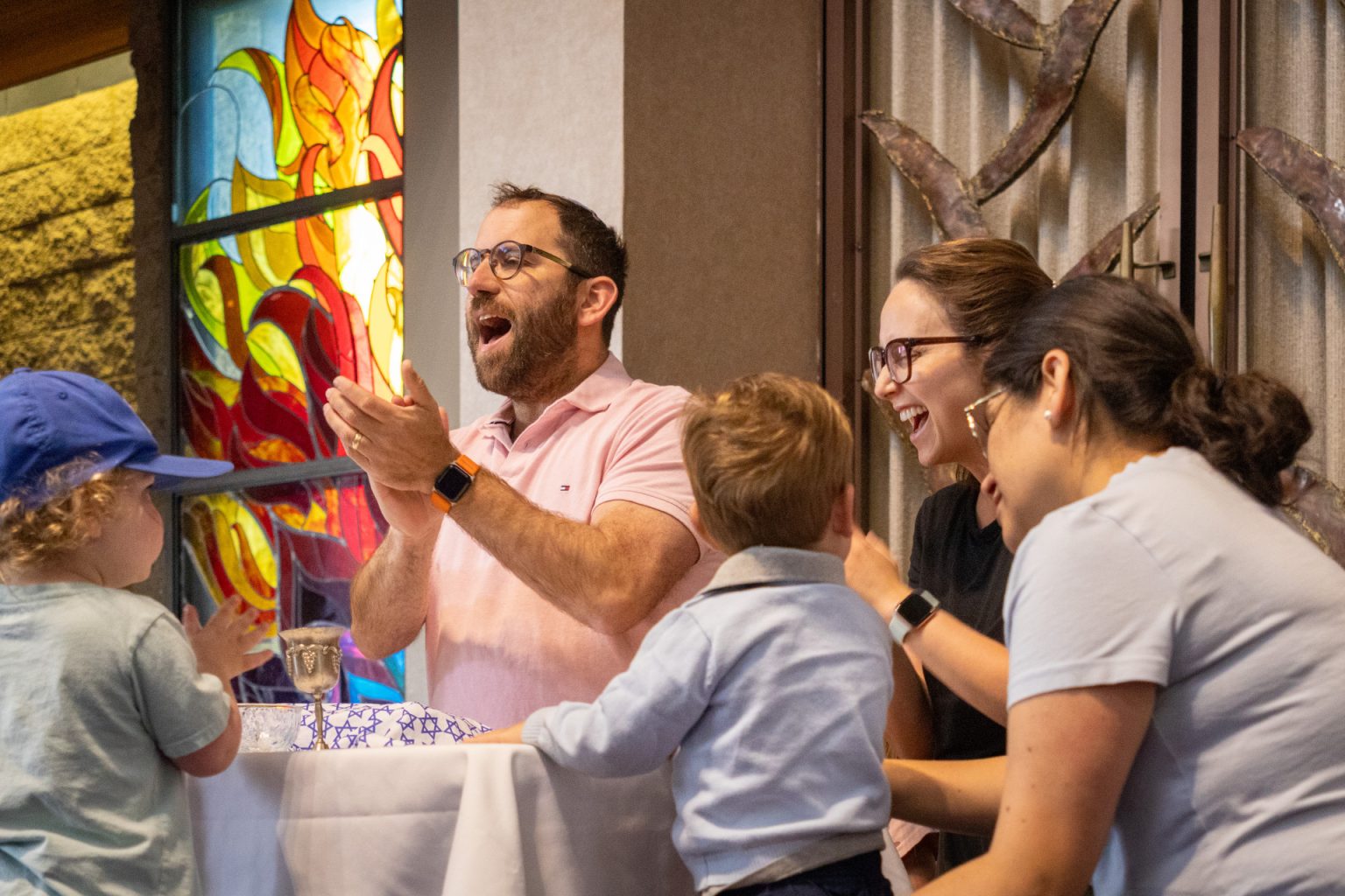 Rabbi Hanan and Ariel lead preschoolers in a morning Shabbat service.